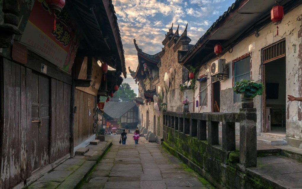 二十年前的一场屠杀，因为贫穷，八十万人失去生命，人性的黑暗